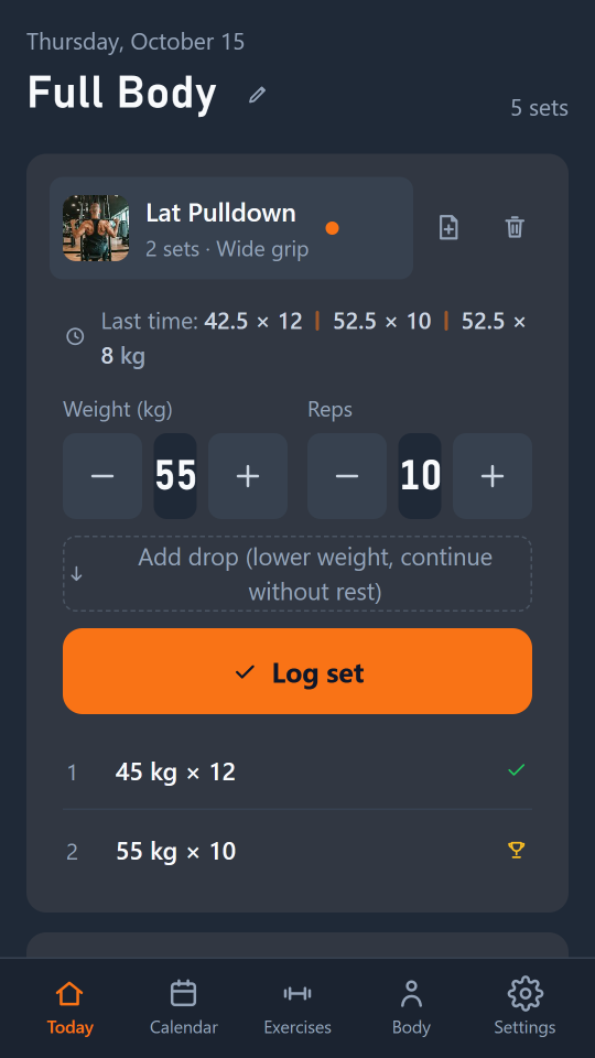 Askeo Today screen: Lat Pulldown with last time’s sets, 55 kg and 10 reps dialled in, and the “Log set” button